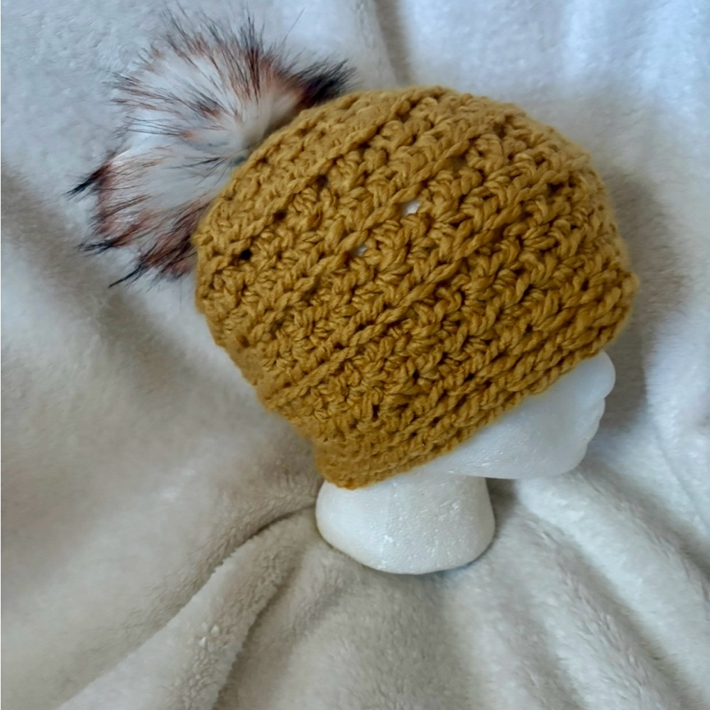 Crochet Beanie with faux fur Pom